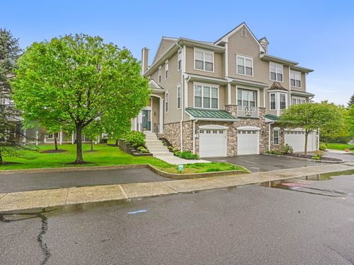 4-4 Cambridge Dr, Danbury, CT, 06811-4072 | Card Image