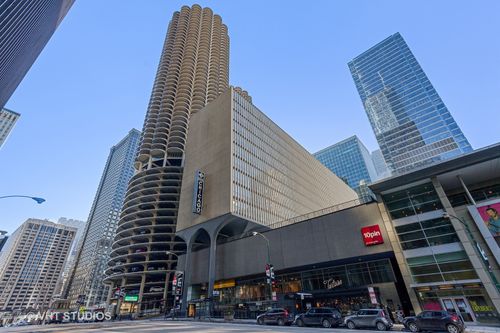 apt-4725-300 State St, Chicago, IL, 60654-3040 | Card Image