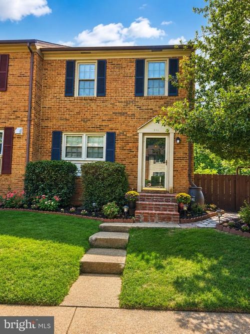 111 Kings Mill Dr, Fredericksburg, VA, 22401-5241 | Card Image