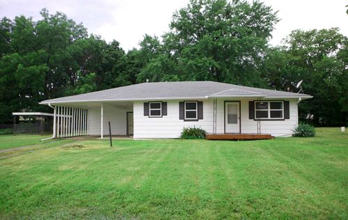 213 S Poplar St, Douglass, KS, 67039-8652 | Card Image