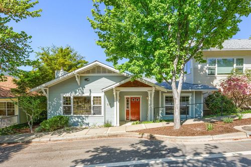 817 N Mountain Ave, Ashland, OR, 97520-9622 | Card Image