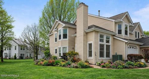 107-107 Lloyd Ct, East Brunswick, NJ, 08816-5692 | Card Image