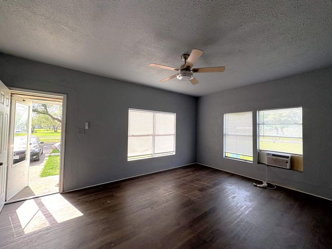 2215 Thomas Blvd, Home with 1 bedrooms, 1 bathrooms and null parking in Port Arthur TX | Image 5
