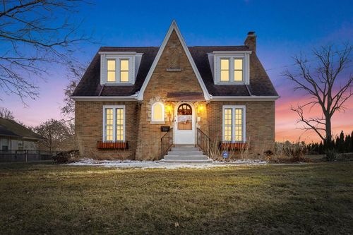 715 E College Avenue, Waukesha, WI, 53188 | Card Image