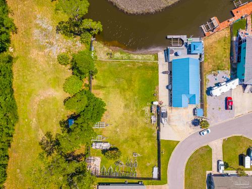 724 Landing Ln, Pensacola, FL, 32507-2561 | Card Image
