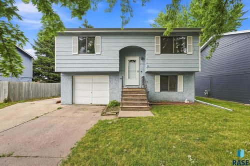 4713 W Saint James Dr, Sioux Falls, SD, 57106-2147 | Card Image