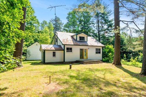 49 Beach Rd, Utterson, ON, P0B1M0 | Card Image