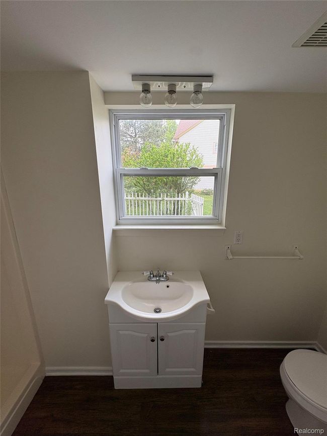 Bathroom 3.jpg | Image 11