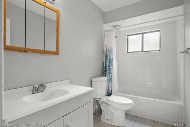 18949 Kenosha St, House other with 3 bedrooms, 2 bathrooms and null parking in Harper Woods MI | Image 12