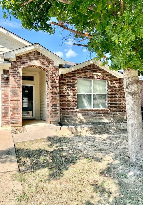 1737 White Feather Ln, Fort Worth, TX, 76131-5432 | Card Image