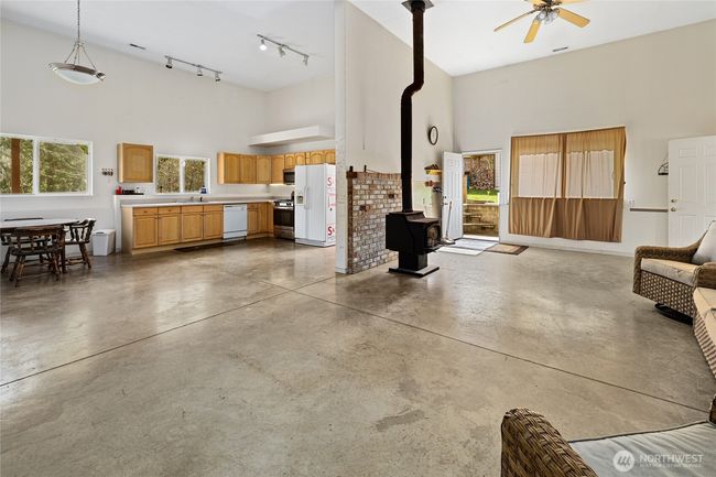 Living area in shop/accessory dwelling | Image 33