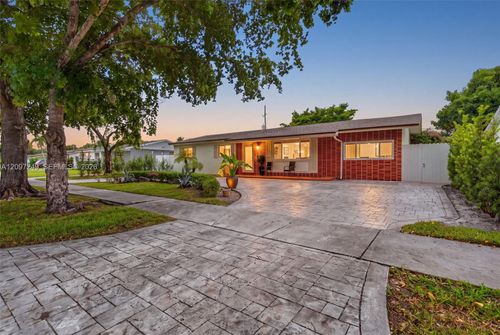 2700 Sw 96th Ave, Miami, FL, 33165-2612 | Card Image