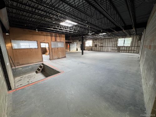 32 Chichester Ave, Center Moriches, NY, 11934-2402 | Card Image