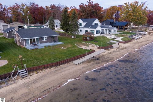 10211 Rood St, Lake, MI, 48632-9007 | Card Image