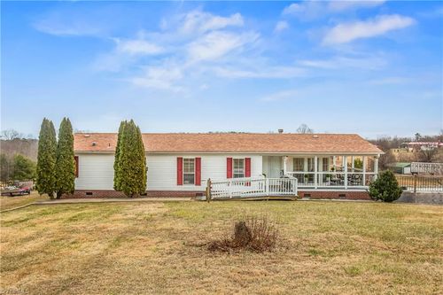 152 Tanner Cove Ln, Ararat, NC, 27007-8523 | Card Image