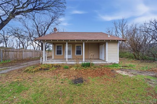 1313 E 66th Pl, Tulsa, OK, 74136-3844 | Card Image