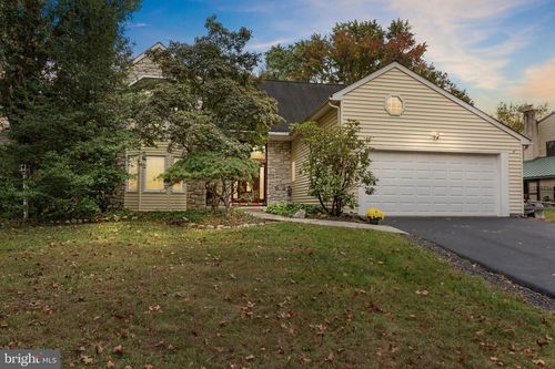905 Pebble Ln, SOUTHAMPTON, PA, 18966-4307 | Card Image