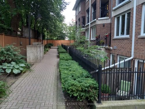 28-217 St George St, Toronto, ON, M5R3S7 | Card Image