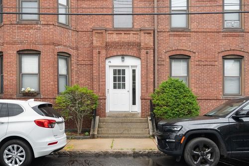 3-86 Walnut St, Boston, MA, 02122-3633 | Card Image