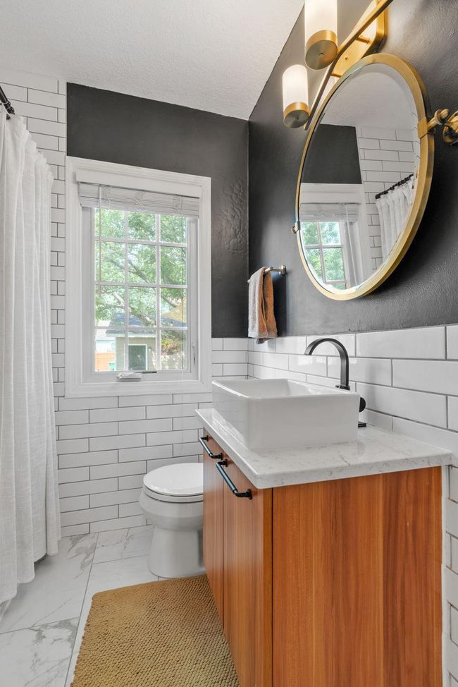 Main Floor Bath | Image 16