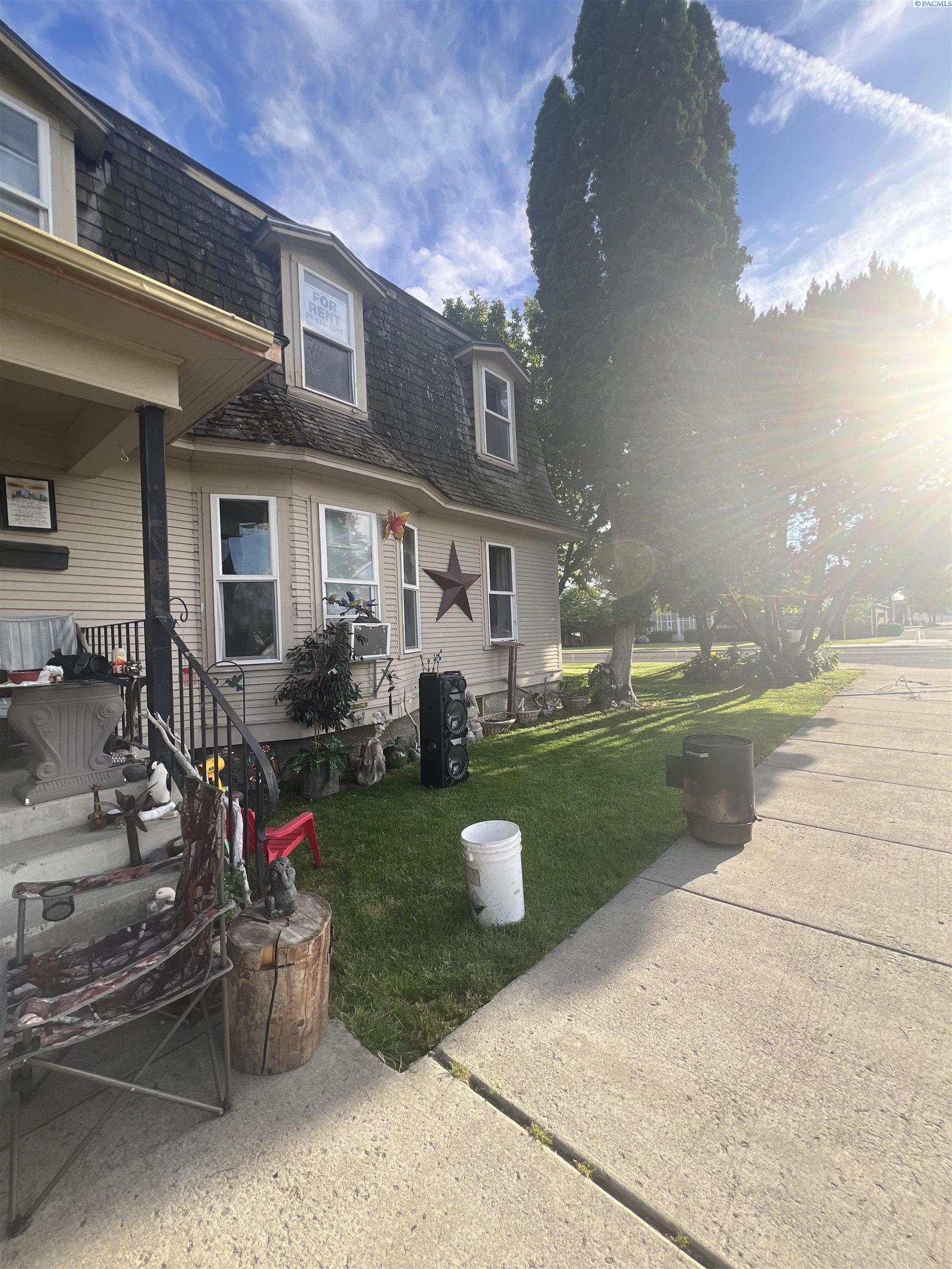 200 E 3Rd St, Grandview, WA 98930