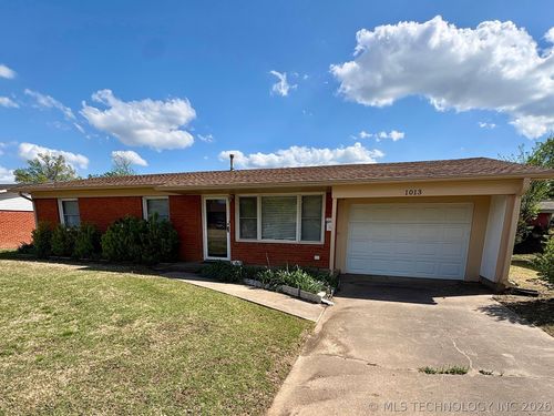 1013 E 10th St, Cushing, OK, 74023-5221 | Card Image