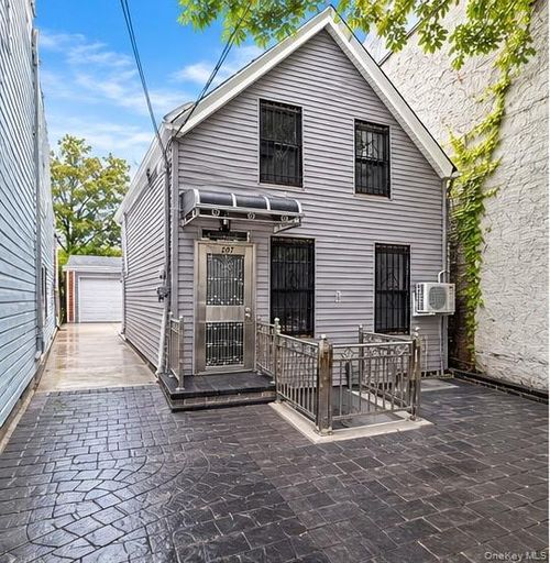 207 Bradford St, Brooklyn, NY, 11207-3011 | Card Image