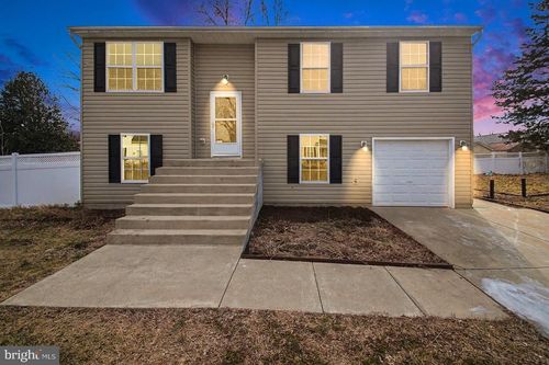 1002 Martingale Ct, FREDERICKSBURG, VA, 22401-2271 | Card Image