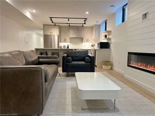 77 Melbourne St, Hamilton, ON, L8P2A5 | Card Image