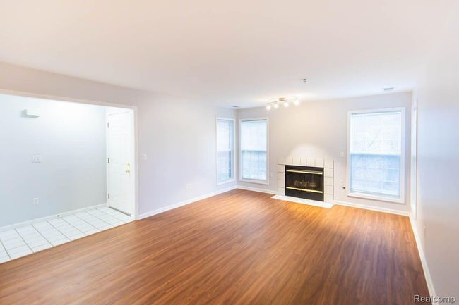 28460 Carlton Way Dr, Condo with 2 bedrooms, 2 bathrooms and null parking in Novi MI | Image 7