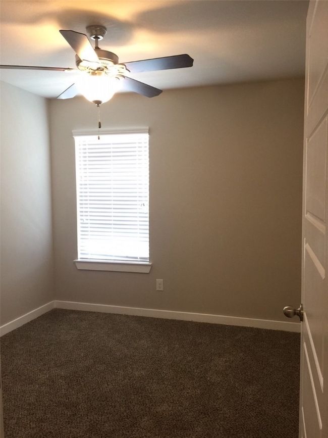 1057 W Sierra Vista Ct, Home with 3 bedrooms, 3 bathrooms and null parking in Midlothian TX | Image 11