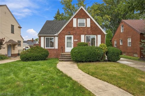7702 Southington Dr, Parma, OH, 44129-4928 | Card Image