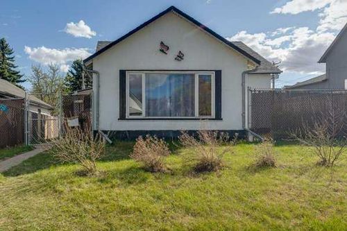 5013 54 Ave, Ponoka, AB, T4J1H2 | Card Image