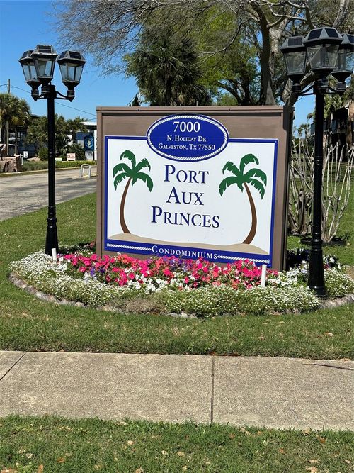 7112 N Holiday Dr, Galveston, TX, 77550-3031 | Card Image