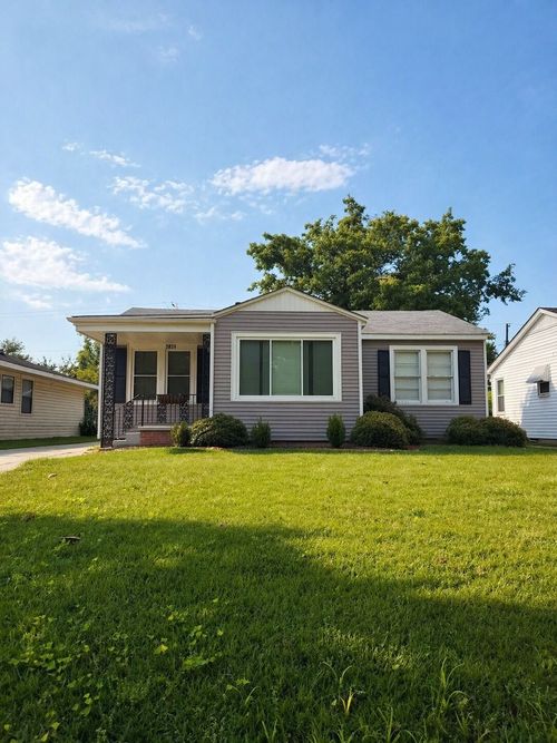 3824 Greenway Pl, Shreveport, LA, 71105-2016 | Card Image