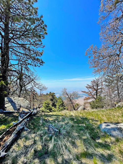 26981 Medicine Bow Ct, Tehachapi, CA, 93561 | Card Image