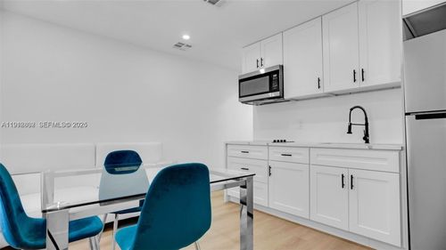 3-32 Sw 9th St, Hallandale Beach, FL, 33009-7024 | Card Image