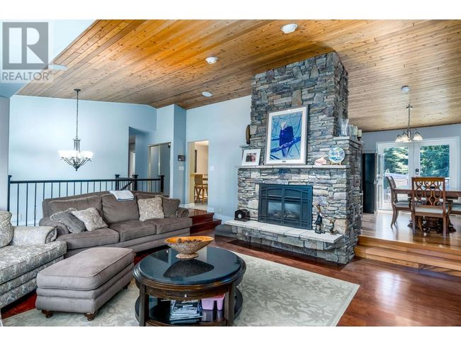 40142 Kalodon Rd, House other with 5 bedrooms, 3 bathrooms and 10 parking in Garibaldi Highlands BC | Image 6