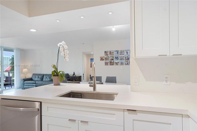 APT-704 - 1155 Brickell Bay Dr, Condo with 3 bedrooms, 2 bathrooms and null parking in Miami FL | Image 23