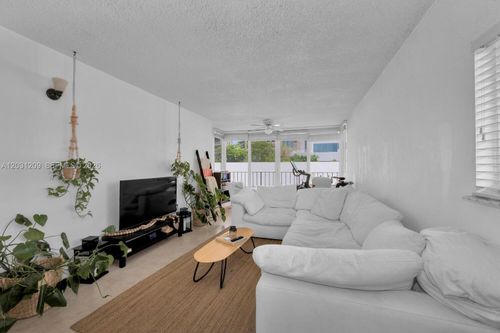 ph5-2539 S Bayshore Dr, Coconut Grove, FL, 33133-4771 | Card Image