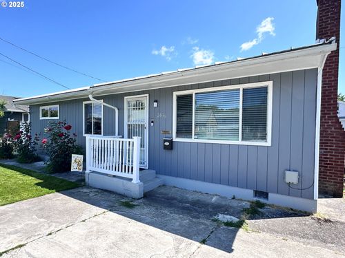 2036 30th Ave, Longview, WA, 98632-3428 | Card Image