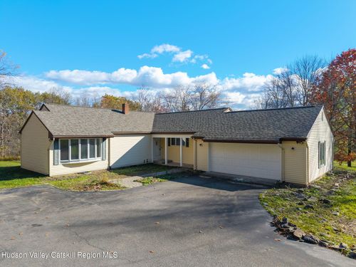 200 Hinrichsen Heights Rd, Coxsackie, NY, 12051-2421 | Card Image