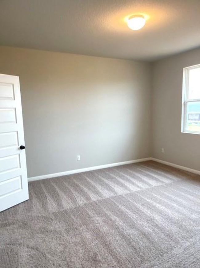 Carpeted empty room featuring baseboards | Image 5