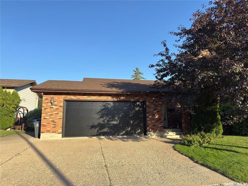 418 Emerald Cres, Saskatoon, SK, S7J4L3 | Card Image