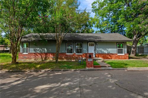913 Travis St, Bryan, TX, 77803-4868 | Card Image