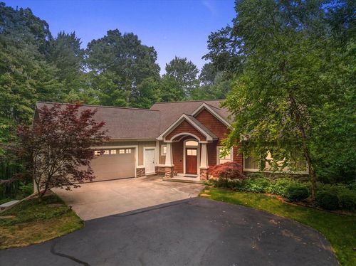2066 Meek Dr Ne, Belmont, MI, 49306-9787 | Card Image