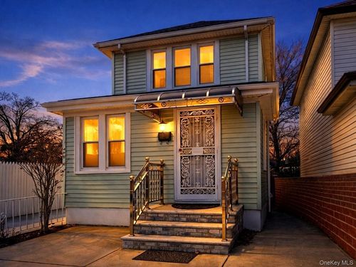 9472 199th St, Hollis, NY, 11423-3042 | Card Image