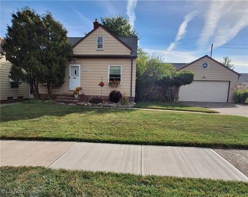 4223 Brookway Ln, Brooklyn, OH, 44144-1304 | Card Image