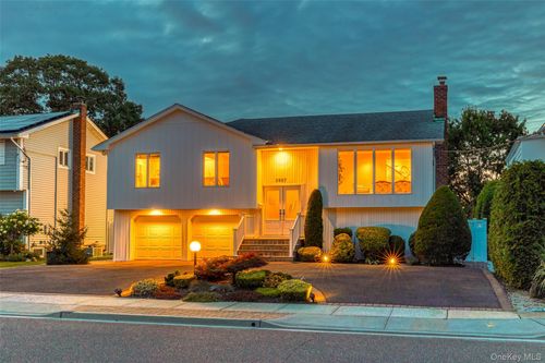 2957 Hampton Ct, Wantagh, NY, 11793-4607 | Card Image