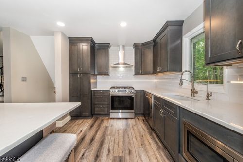 3 Makin Ln, Succasunna, NJ, 07876-1111 | Card Image